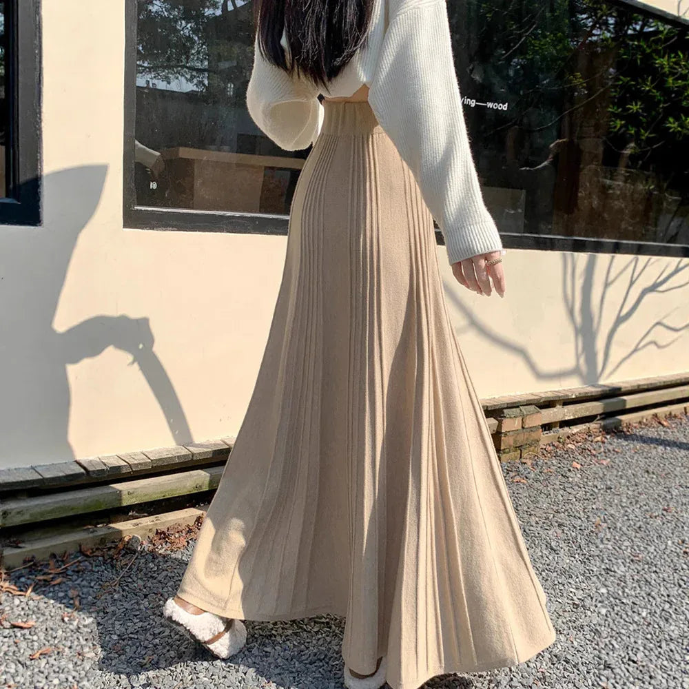 High-waisted Figure-flattering Thickened Pleated Knit Skirt - Gizmo Galaxy