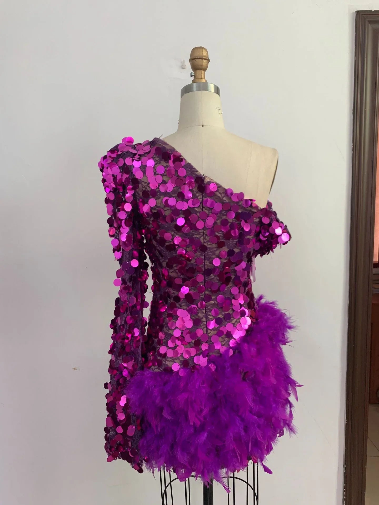 Purple Sequined Feather Skirt One-shoulder Sleeve Short Dress Luxury Party Stage Performance Dress - Gizmo Galaxy