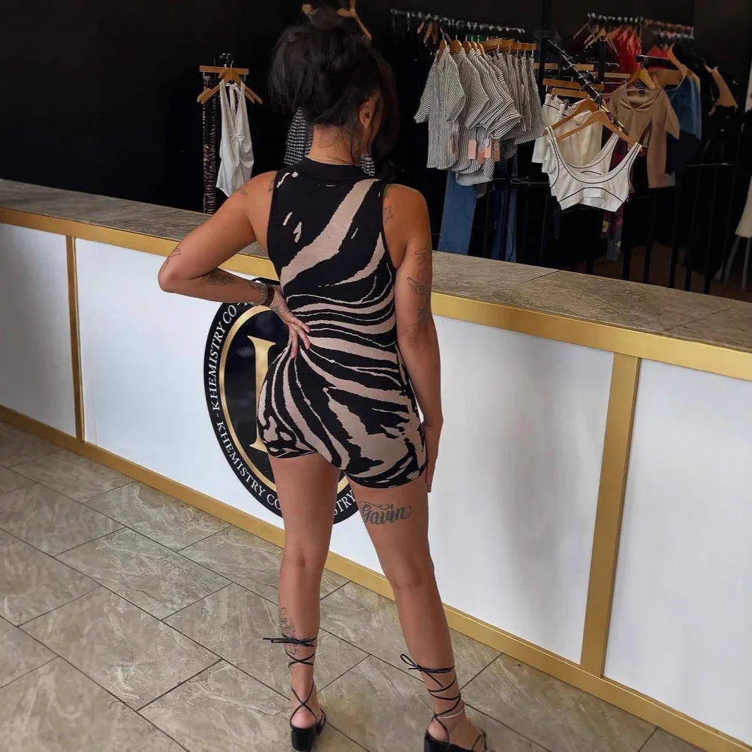 Fashionable Striped Jumpsuit With A Half-zip Front And Collar - Gizmo Galaxy