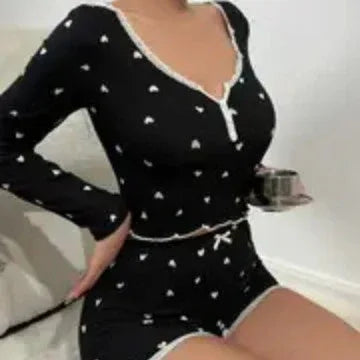 Women's Pajamas Long Sleeve Top And Shorts With A Heart Pattern - Gizmo Galaxy