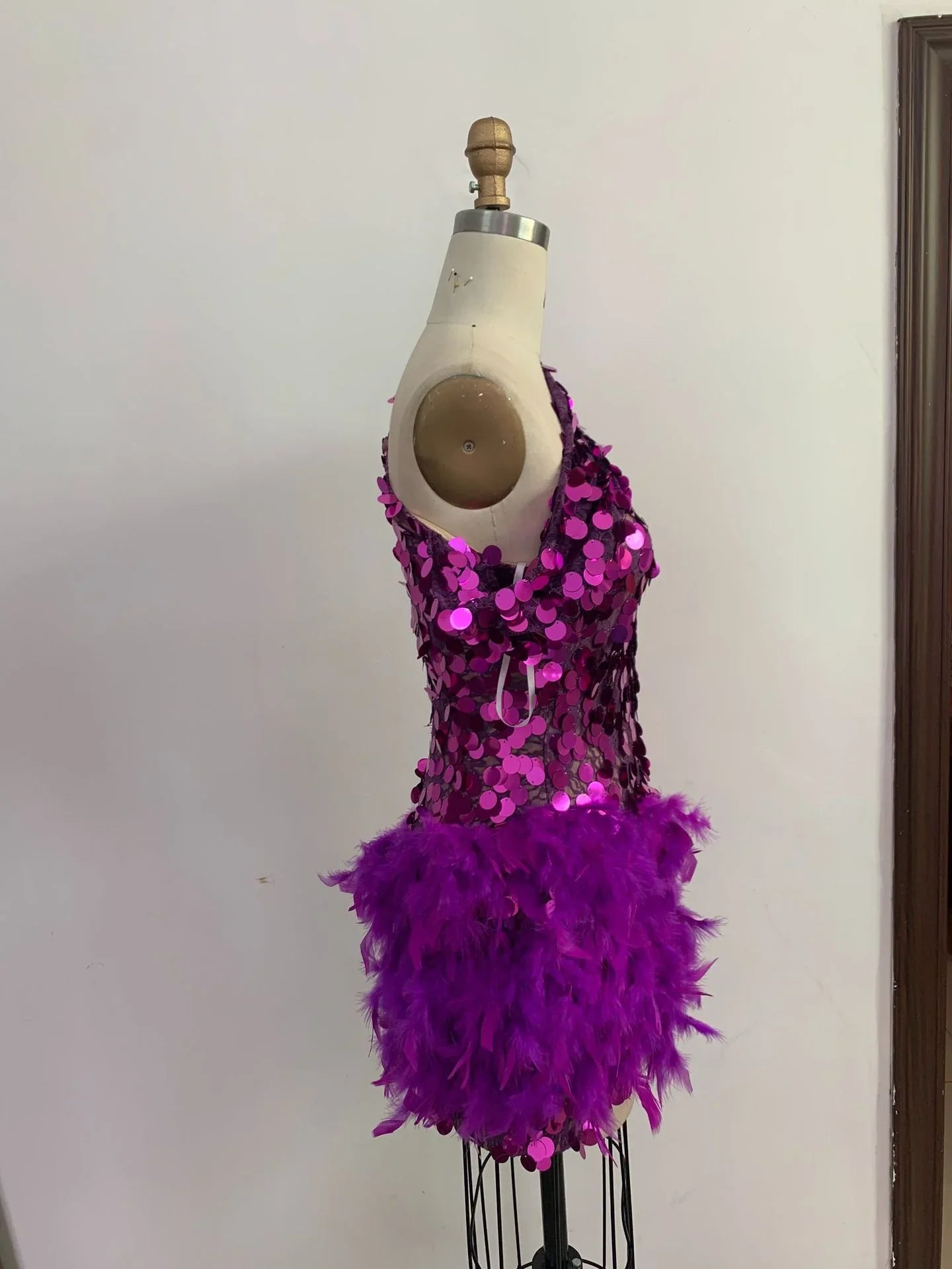 Purple Sequined Feather Skirt One-shoulder Sleeve Short Dress Luxury Party Stage Performance Dress - Gizmo Galaxy